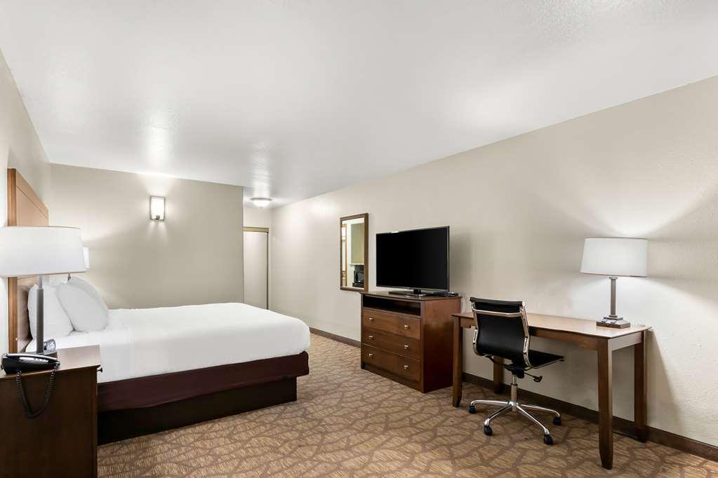 Best Western George West Executive Inn Room photo