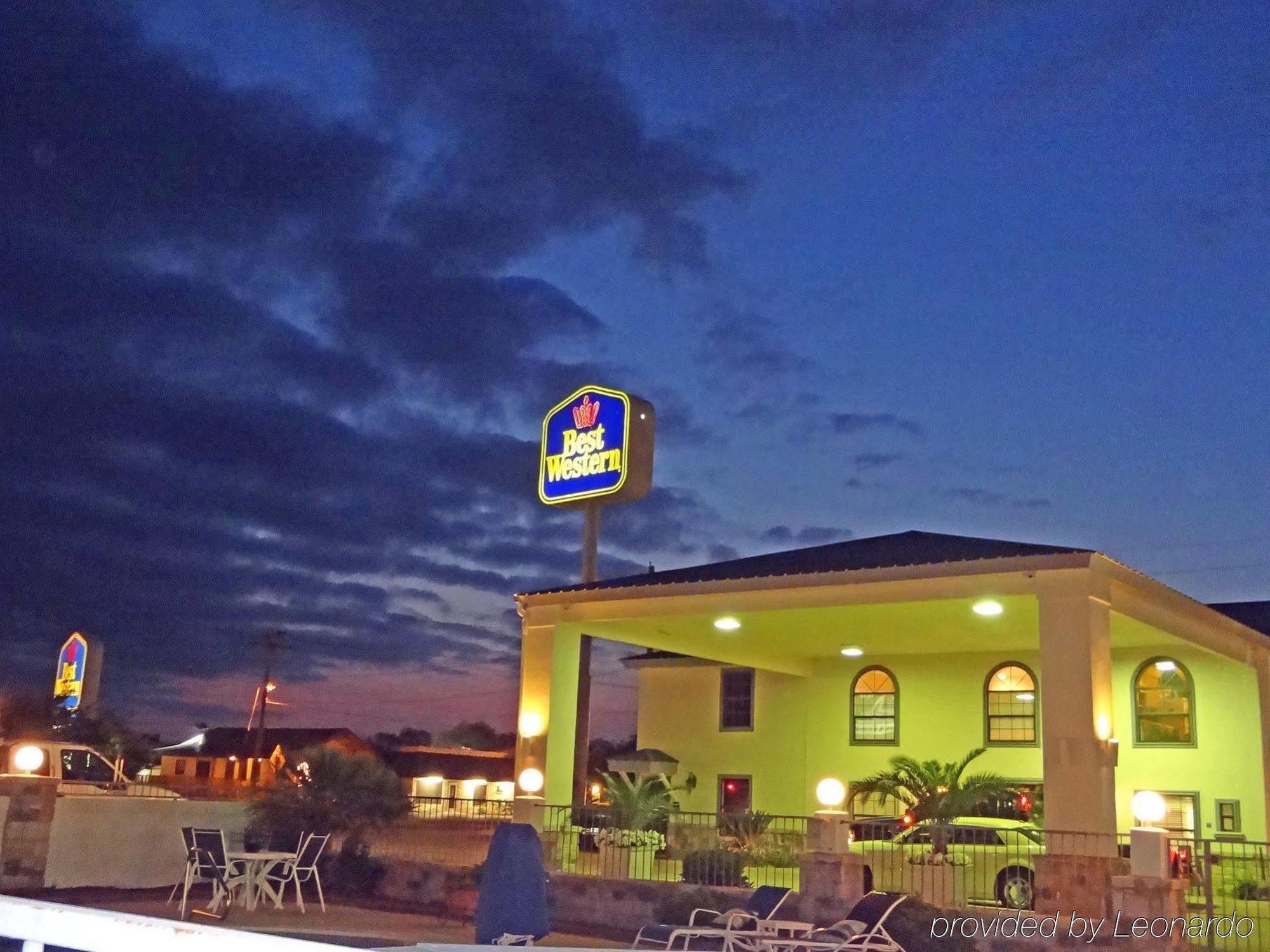 Best Western George West Executive Inn Exterior photo